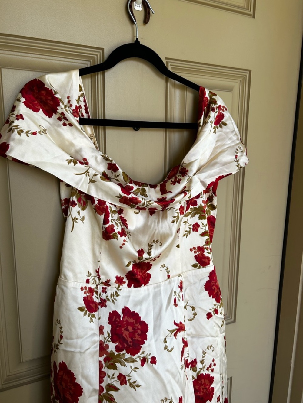Reformation NWT Lanelle Mini
Dress Silk Cream Red
Floral Off Shoulder 10 - Picture 4 of 10